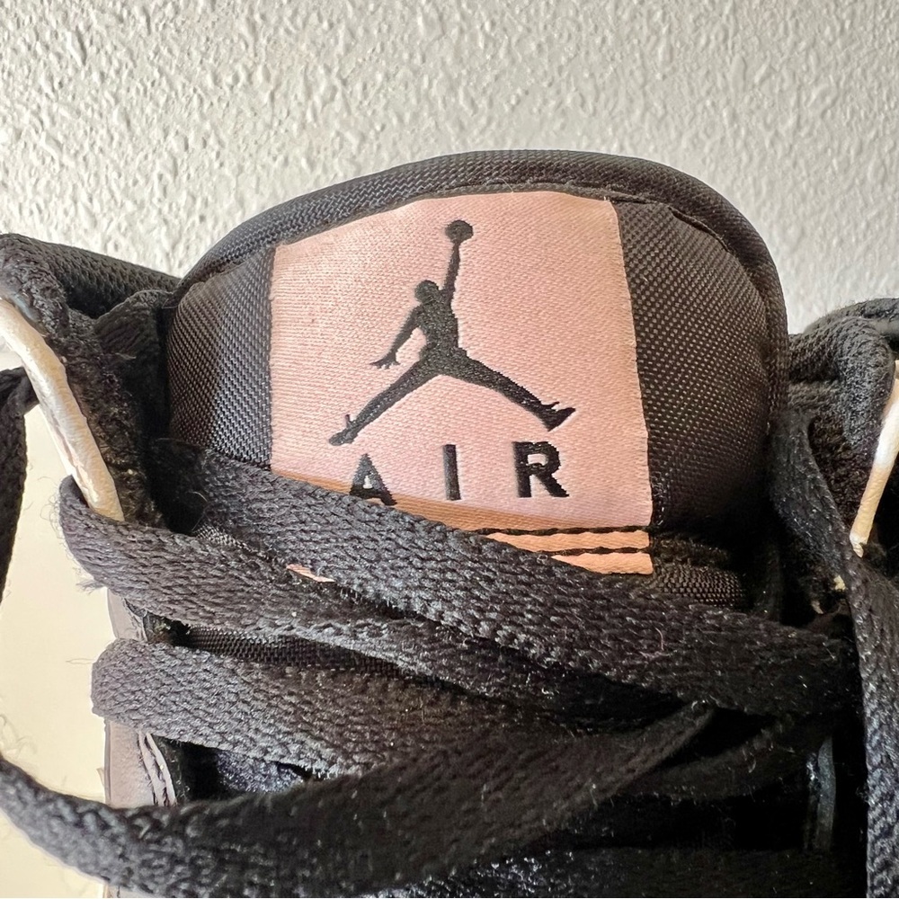 NIKE AIR JORDAN 1 MID Arctic Punch Pink Youth Size 5 Retro OG 555112-061 EUC - Picture 7 of 9